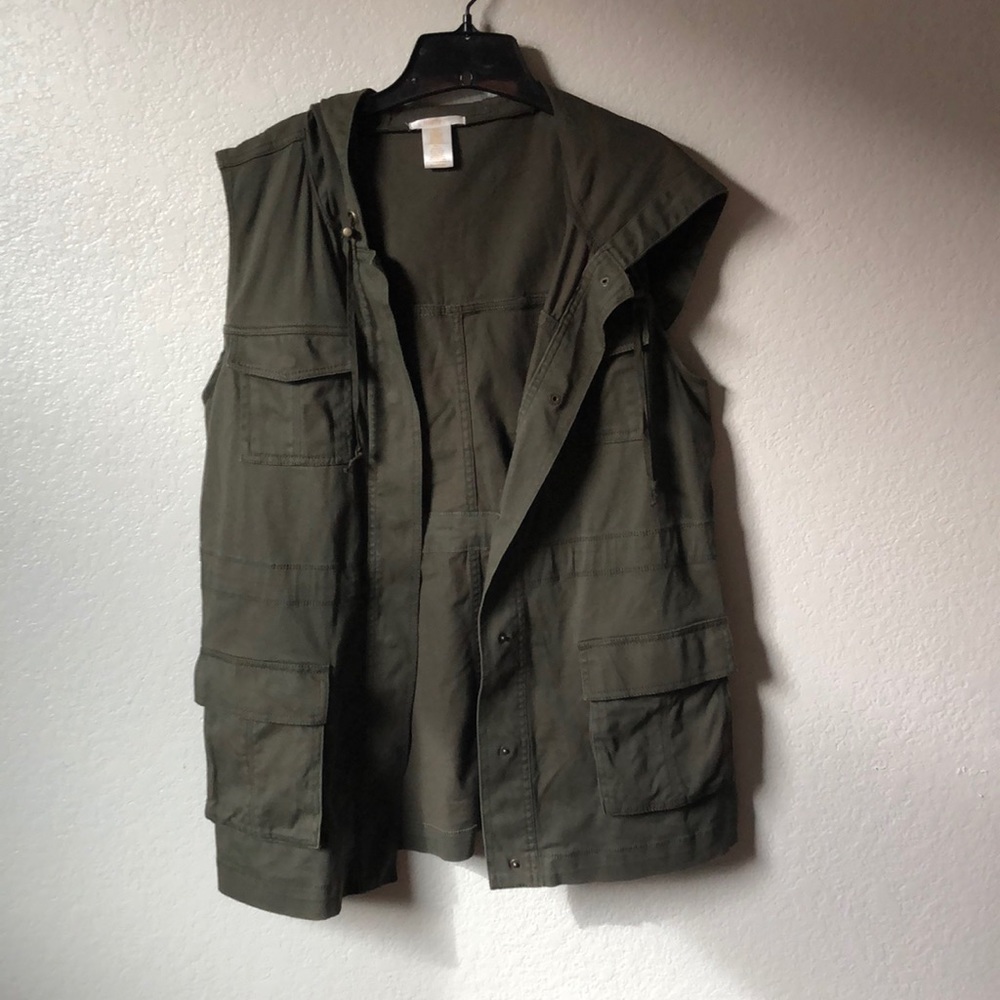 Matty M women’s olive green sleeveless vest, hooded